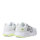 Championes de running New Balance modelo 460, color blanco con detalles en negro y suela en verde lima. Presentan un diseño de malla transpirable con refuerzos sintéticos, cierre de cordones y entresuela amortiguada para mayor confort.