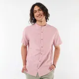 Camisa de manga corta y cuello mao en mezcla de lino, color rosa, con cierre frontal de botones.