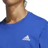 Remera azul de algodón Adidas Essentials Single Jersey, de corte clásico y cuello redondo, con logo blanco estampado en el pecho.