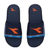 Chanclas Diadora Isola, ojotas con tira ancha y logo, color azul marino y naranja.