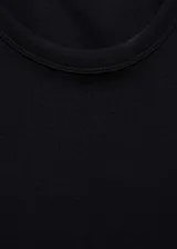 Top de canalé color negro, con diseño slim fit, cuello redondo y sin mangas, confeccionado en tejido mezcla de algodón.