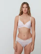 Soutien color beige de lycra sin aro y con copa formada, marca Montelle.