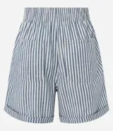 Short femenino de sarga con estampado de rayas verticales en azul y blanco. Cuenta con cintura alta elástica, bolsillos laterales y traseros, y bajo plegado. Confeccionado en 100% algodón.