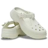 Zuecos de plataforma Crocs modelo Classic Mary Jane, color blanco, con tira en T y hebilla ajustable en el empeine, y perforaciones en la puntera.