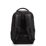 Mochila urbana de diseño minimalista en color negro, confeccionada en material repelente al agua. Cuenta con compartimento principal con cierre, bolsillo frontal con organizadores internos, compartimento acolchado para laptop de hasta 16 pulgadas y correas de ajuste frontal.