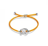 Pulsera de hilo color naranja con perla y fornitura bañada en plata de ley.