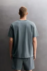 Camiseta de entrenamiento Zara Athleticz, de corte regular, color gris azulado, con cuello redondo en rib doble y manga corta.
