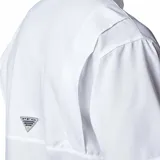 Camisa de manga corta Columbia Tamiami II para hombre, color blanco. Confeccionada en tejido ripstop de poliéster, con protección solar UPF 40, tecnología Omni-Wick de evaporación avanzada y tratamiento antimicrobiano. Cuenta con ventilación de malla en la espalda y dos bolsillos frontales con cierre.