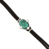 Pulsera de cuero marrón con doble tira y cristal facetado ovalado de color verde esmeralda, engarzado en metal plateado.