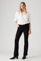 Jean Levi's 725 High Rise Bootcut de mujer, color negro, ajustado en cadera y muslos, con cintura alta y pierna acampanada. Confeccionado con tecnología Levi's® Sculpt con Hypersoft para mayor comodidad y elasticidad.