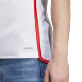 Camiseta de fútbol Adidas del FC Bayern Munich, modelo titular 23/24. Diseño blanco con mangas y detalles en rojo. Incluye logo de Adidas, escudo del club y sponsor T-Mobile en el frente.