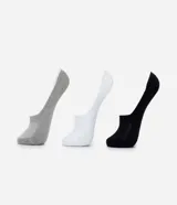 Kit de tres pares de medias invisibles deportivas de algodón con textura, en colores gris, blanco y negro.