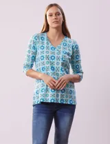 Blusa de algodón estampado marca Ruby Rd, con escote en V cruzado y mangas ¾.