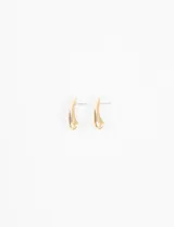 Par de aros dorados con forma de lágrima.