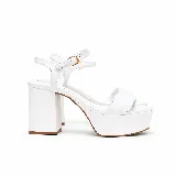 Sandalia de fiesta color blanco con plataforma, confeccionada en cuero 100% legítimo, con taco ancho y pulsera regulable al tobillo con hebilla metálica dorada.