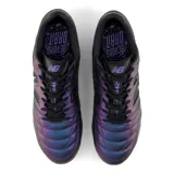 Championes de fútbol New Balance 442 V2 Pro FG, con capellada de cuero color púrpura con detalles en azul y logo "N" en negro.