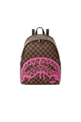 Mochila Sprayground de ecopiel con diseño a cuadros en tonos marrón y negro, y estampado de boca de tiburón rosa con efecto dripping.