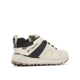 Championes de senderismo Columbia Facet 75 OutDry, color beige con detalles en negro. Presentan un diseño técnico con malla duradera, soporte de TPU en el mediopié, clip en el talón y suela con tracción avanzada para terrenos irregulares.