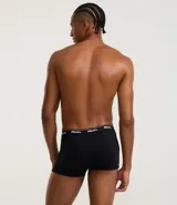 Calzoncillo tipo bóxer de la marca Mash, confeccionado en algodón con elástico en la cintura que presenta el logo de la marca estampado.