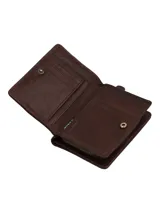 Billetera de tres cuerpos con diseño patchwork que combina cuero natural, cuero con pelo y jacquard de algodón. Incluye múltiples compartimentos para tarjetas, billetes, monedas y ventana plástica, con tecnología RFID para protección de datos.