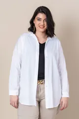 Camisa oversize blanca de algodón con mangas largas y corte italiano.