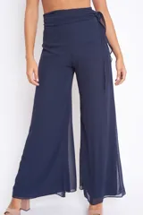 Pantalón palazzo de gasa color blanco, con cintura alta y lazo ajustable.