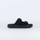 Sandalias deportivas Veja modelo Arpoador, color negro, con dos tiras ajustables con velcro y suela gruesa con relieve.