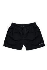 Short de baño negro con cintura elástica ajustable con cordón, bolsillos laterales y logo de la marca en blanco en la pierna izquierda.