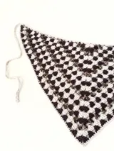 Pañuelo triangular de crochet negro, hecho a mano con hilo 100% algodón.
