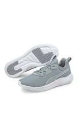 Championes deportivos Puma modelo Resolve, color gris con detalles en blanco y suela de goma blanca con inserciones grises.