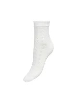 Medias blancas de algodón con diseño calado en forma de espiga y detalles de volados en el borde superior.
