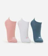 Pack de tres pares de medias invisibles de caña baja, confeccionadas en algodón en tonos rosado, blanco y azul.