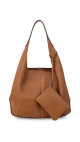 Cartera tipo hobo de cuero sintético color tostado, con diseño de hombro, costuras verticales decorativas y monedero pequeño extraíble a tono.
