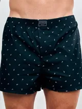 Bóxer de algodón blanco con estampado de flores pequeñas color celeste, con cintura elástica y logo de la marca en el centro.