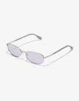 Lentes de sol Hawkers modelo Americano, unisex, con montura metálica plateada y lentes ovalados color lila.