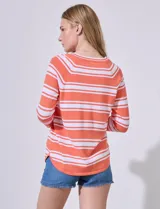 Buzo Ninety de algodón a rayas horizontales color naranja y blanco, de manga larga y cuello redondo. Tejido fino.