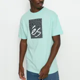 Remera color menta de manga corta con estampa del logo de la marca éS dentro de un bloque con textura de piel de elefante.