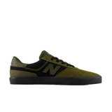 Championes de skate New Balance Numeric 272, color verde oliva y negro. Presentan una combinación de gamuza y lona, con el logo N en el lateral y suela de goma vulcanizada negra.