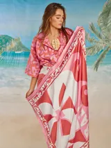 Pañuelo cuadrado de seda sintética con estampado abstracto en tonos rosa y blanco.