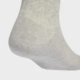 Pack de tres pares de medias deportivas Adidas de media caña, con diseño acolchado y ajuste en el arco plantar. Incluye un par negro, uno blanco y uno gris melange, todos con el detalle de las tres tiras características de la marca en la parte superior y el logo de las tres barras en la puntera.