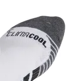 Pack de 3 pares de medias deportivas Adidas Performance Climacool Cushioned, color blanco con detalles en gris y negro. Presentan el logo de Adidas en la parte superior y franjas negras en la planta del pie.