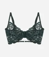 Conjunto de lencería verde oscuro de encaje, compuesto por un soutien alargado sin copa y con aro, con tirantes dobles ajustables y un pequeño tirante intermedio, y una bombacha tipo tanga con paneles de encaje y malla.