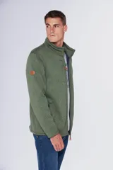 Campera deportiva de tejido tipo polar en color gris jaspeado, con cuello alto, cierre frontal completo, bolsillos laterales y bolsillo en el pecho con cierre. Presenta detalles en cuero sintético y logo bordado en el pecho.