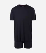 Pijama corto de modal color negro, compuesto por una remera de manga corta y cuello redondo, y un short a juego.