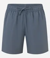 Bermuda deportiva masculina de color gris azulado, confeccionada en tejido técnico con textura perforada. Presenta cintura elástica con cordón de ajuste y diseño funcional para entrenamiento.