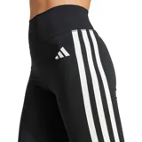 Calza deportiva Adidas negra de tiro alto, corte semi oxford (acampanado en la parte inferior), con las tres franjas blancas características a lo largo de las piernas.