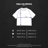 Remera boxy negra de algodón elastizado con estampado del número 88 en el frente. Diseño holgado y mangas cortas.