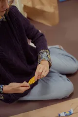 Buzo de tejido de punto con diseño de ochos, cuello redondo, mangas largas y corte holgado. Marca Irene.