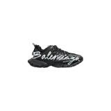 Championes Balenciaga Track Signature Lace-Up de color negro con diseño robusto y capas superpuestas. Presentan un estampado gráfico de la marca en pintura blanca sobre el lateral y la suela.