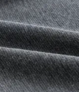 Pantalón de sastrería corte skinny, color gris, con trabillas en la cintura, cierre de botón y cremallera, y bolsillos laterales. Confeccionado con tecnología performance que ofrece secado rápido y resistencia a las arrugas.